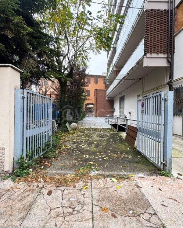 locale commerciale in vendita a Modena in zona Sant'Agnese