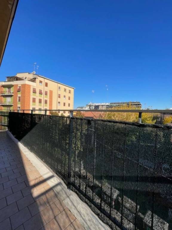 appartamento in vendita a Modena in zona Amendola