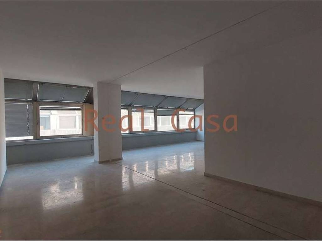 ufficio in vendita a Modena in zona San Faustino