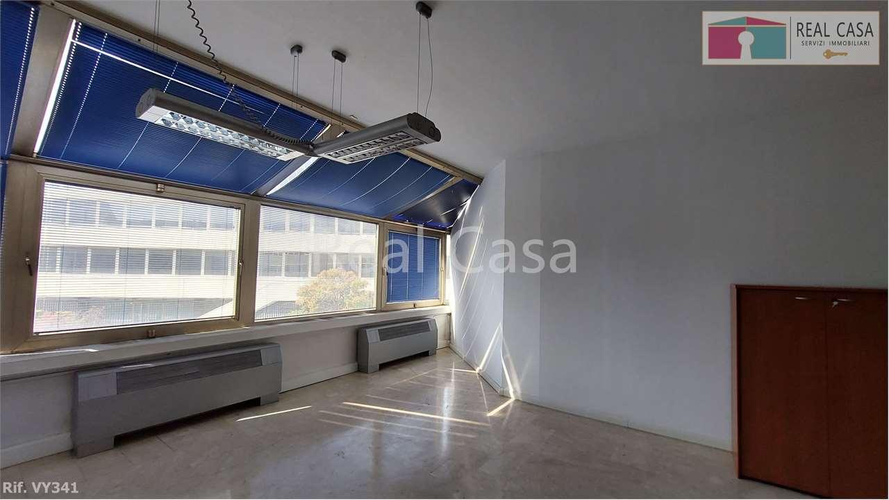 negozio in vendita a Modena in zona San Faustino