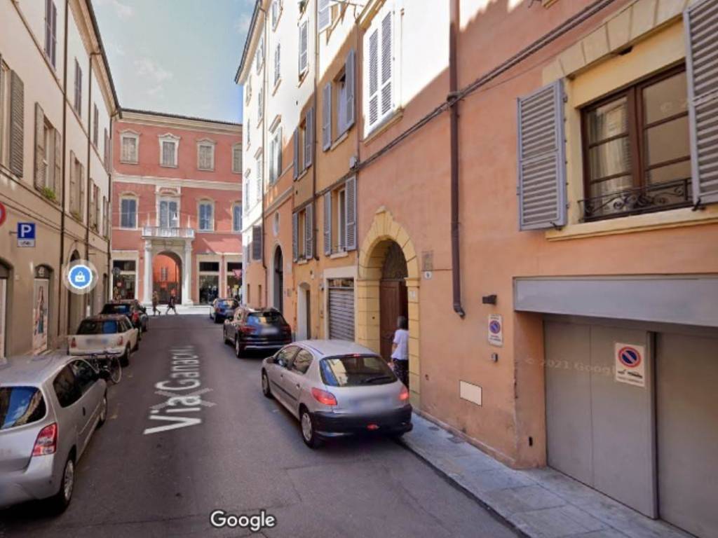 negozio in vendita a Modena in zona Centro Storico