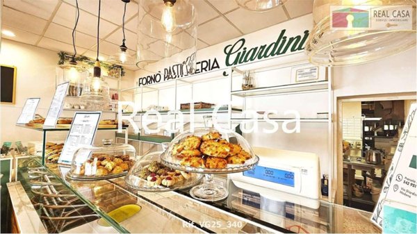 negozio in vendita a Modena in zona Madonnina / Quattro Ville