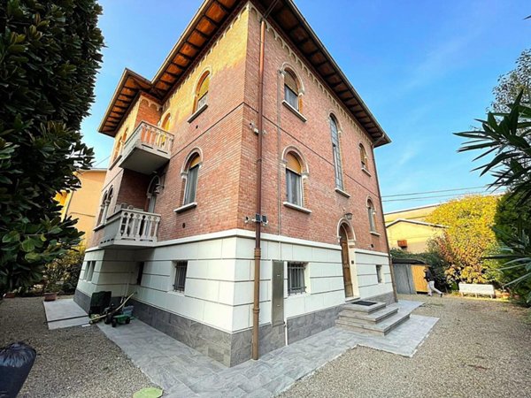pentavano in vendita a Modena