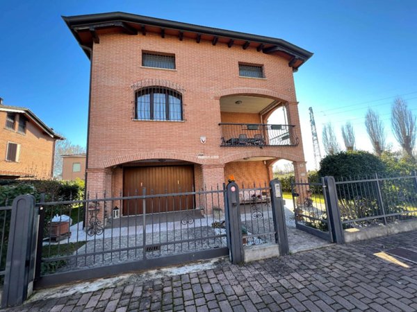 casa indipendente in vendita a Modena in zona Madonnina / Quattro Ville