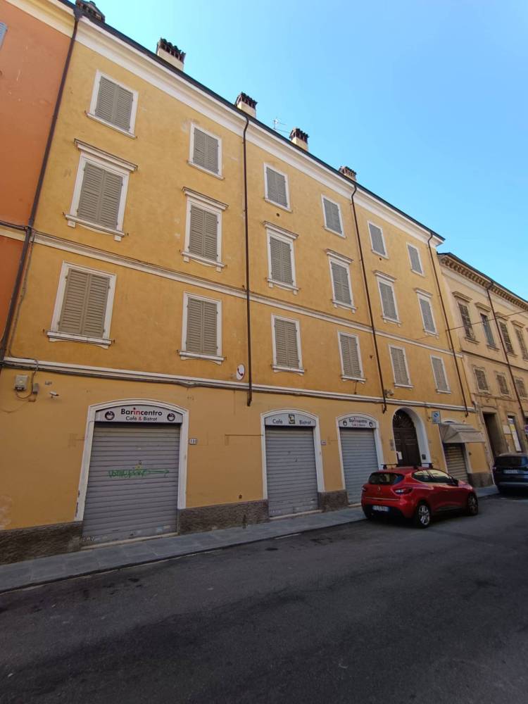 casa indipendente in vendita a Modena in zona Centro Storico