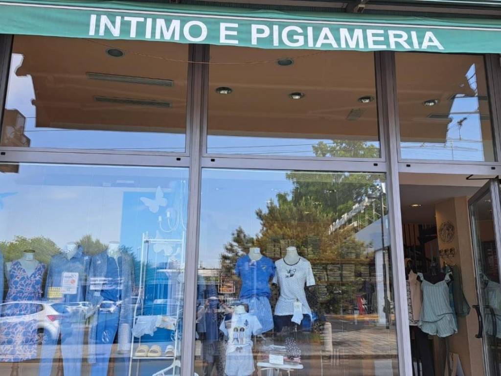 negozio in vendita a Modena