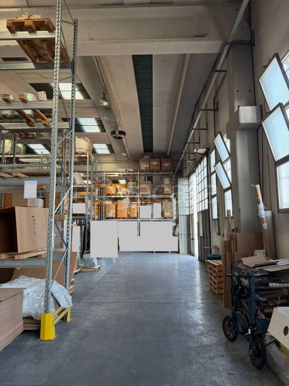 capannone in vendita a Modena