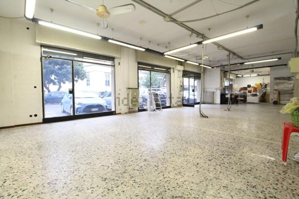 ufficio in vendita a Modena in zona San Lazzaro / Modena Est