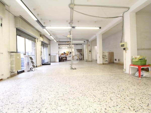 negozio in vendita a Modena