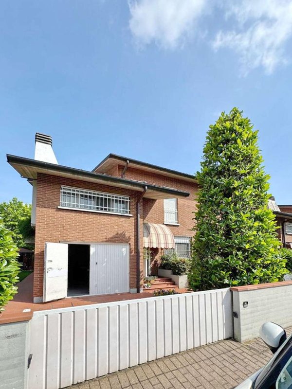 casa indipendente in vendita a Modena in zona Crocetta