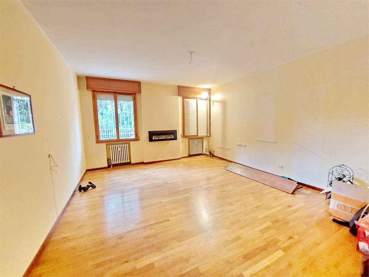 appartamento in vendita a Modena in zona Amendola