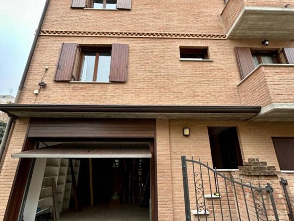 casa indipendente in vendita a Modena in zona San Lazzaro / Modena Est