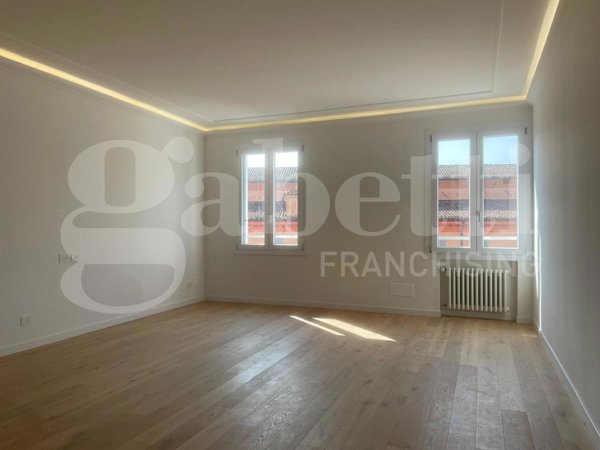 appartamento in vendita a Modena in zona Centro Storico