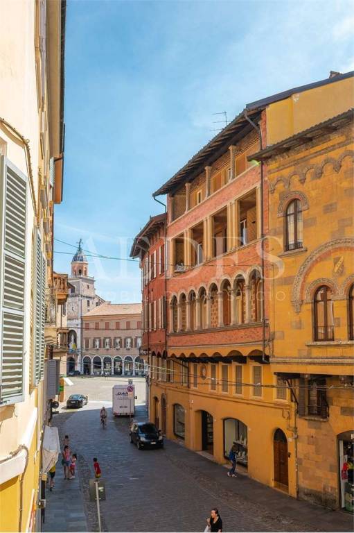 appartamento in vendita a Modena in zona Centro Storico