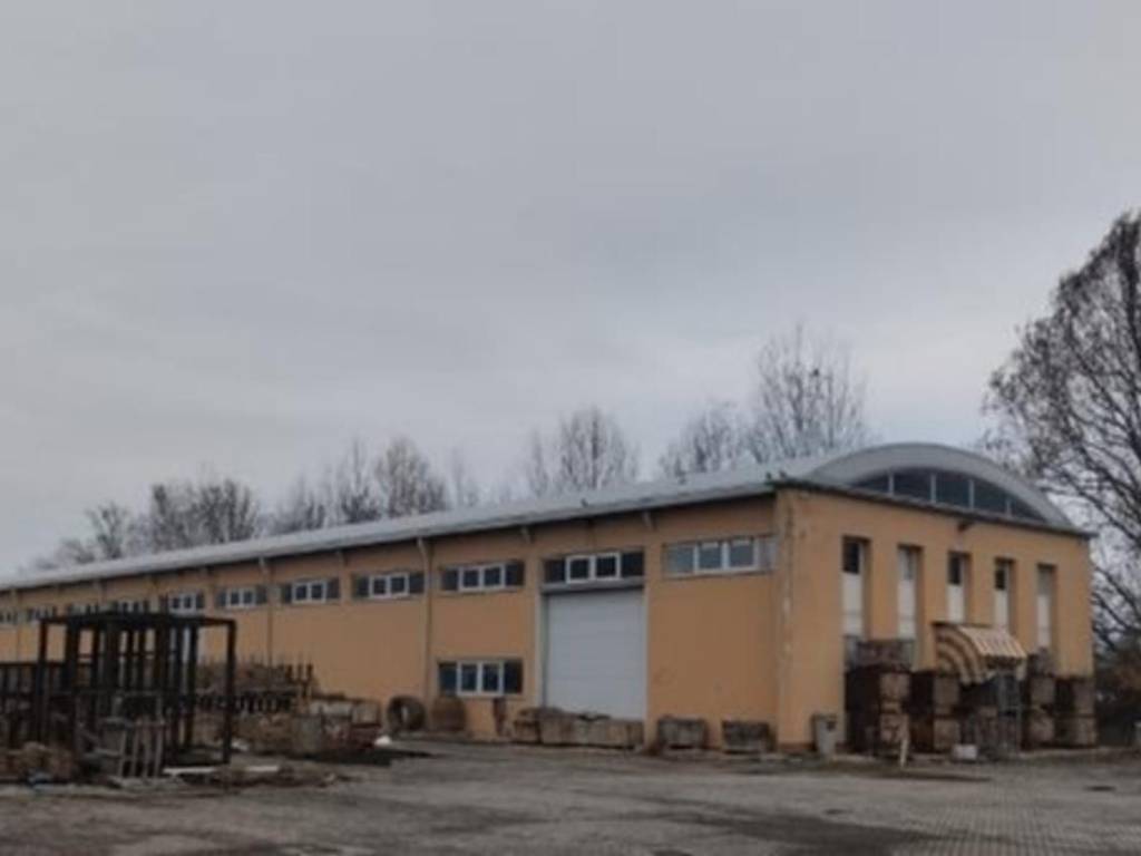 locale commerciale in vendita a Modena in zona San Lazzaro / Modena Est