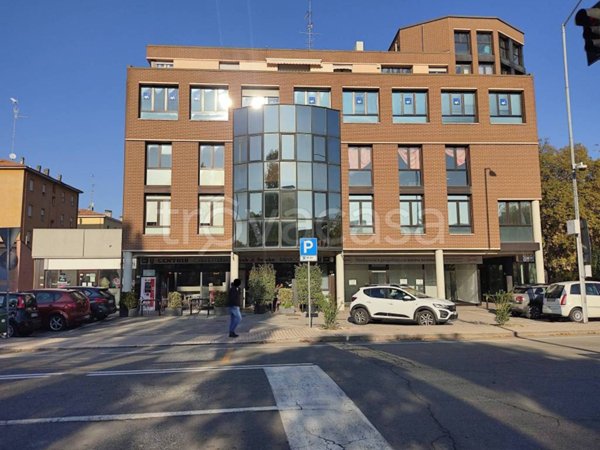 negozio in vendita a Modena in zona Crocetta