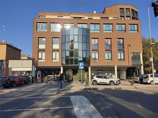 negozio in vendita a Modena in zona San Lazzaro / Modena Est