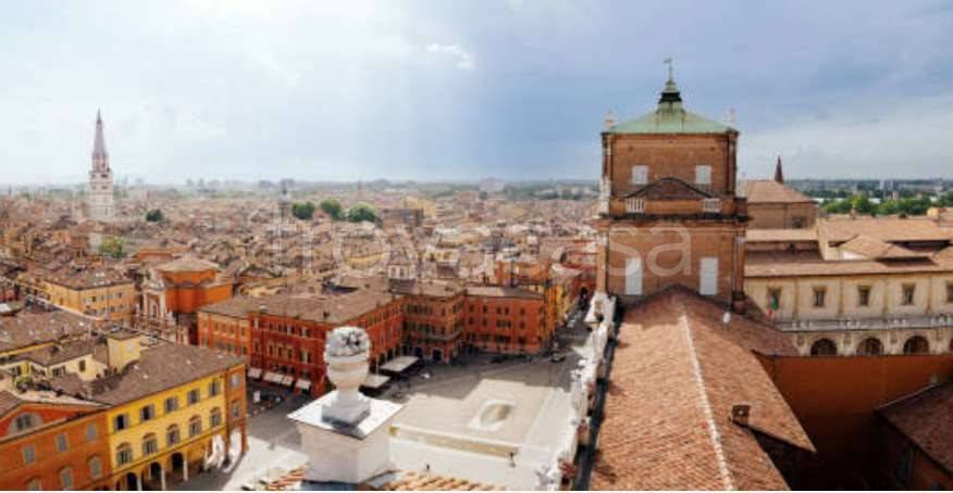 negozio in vendita a Modena in zona Centro Storico