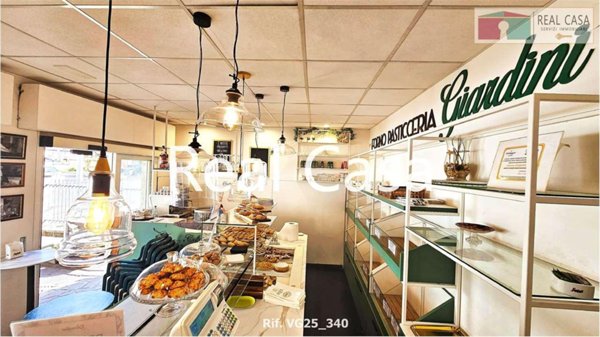 negozio in vendita a Modena in zona Madonnina / Quattro Ville