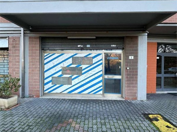 locale commerciale in vendita a Modena in zona Crocetta