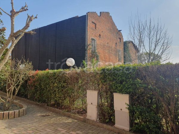 casa indipendente in vendita a Modena in zona Portile