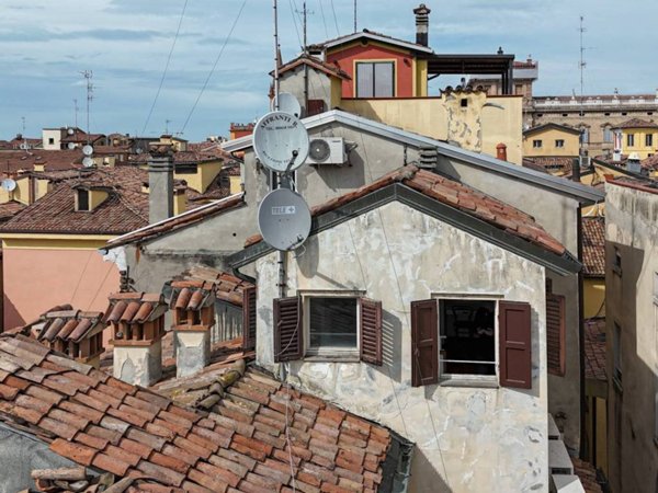 appartamento in vendita a Modena in zona Centro Storico