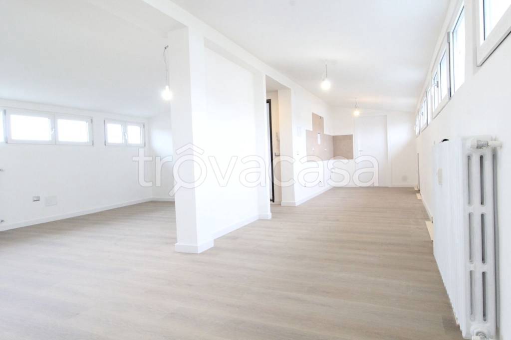 appartamento in vendita a Modena in zona Madonnina / Quattro Ville