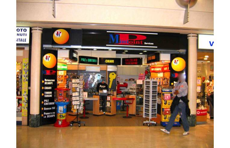 negozio in vendita a Modena in zona Cittanova