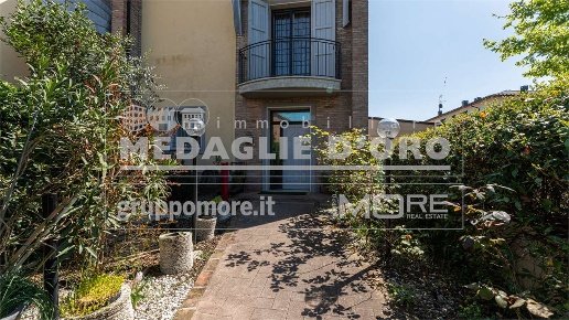 casa indipendente in vendita a Modena in zona Buon Pastore