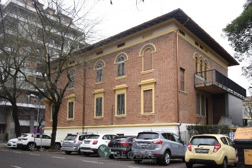 casa indipendente in vendita a Modena in zona Centro Storico