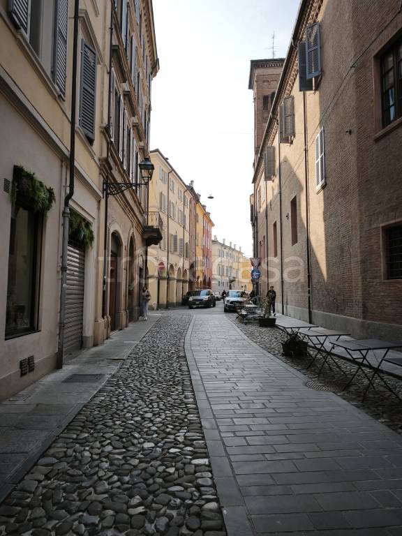 negozio in vendita a Modena in zona Centro Storico