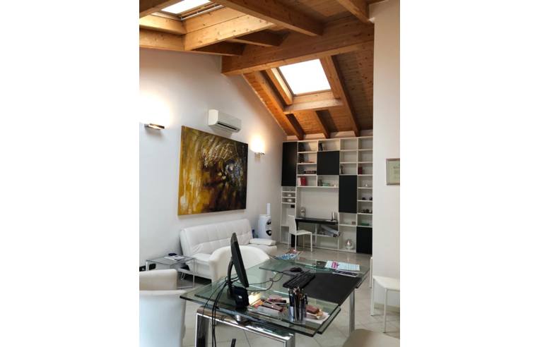 ufficio in vendita a Modena in zona Centro Storico