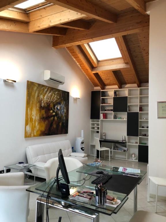 ufficio in vendita a Modena in zona Centro Storico