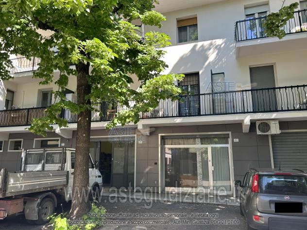 negozio in vendita a Modena