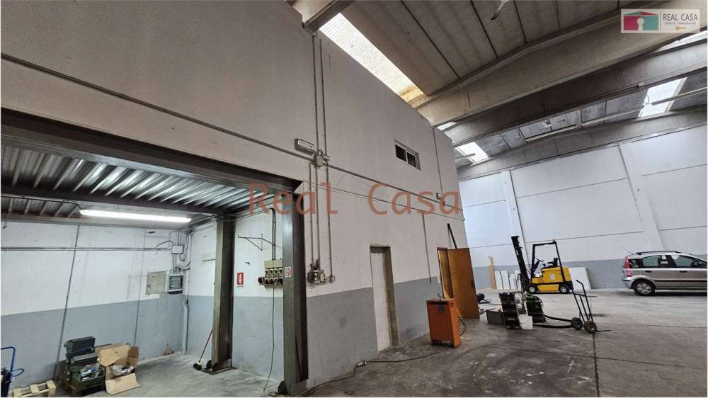 capannone in vendita a Modena in zona Crocetta