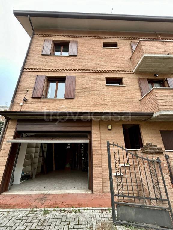 casa indipendente in vendita a Modena in zona Crocetta