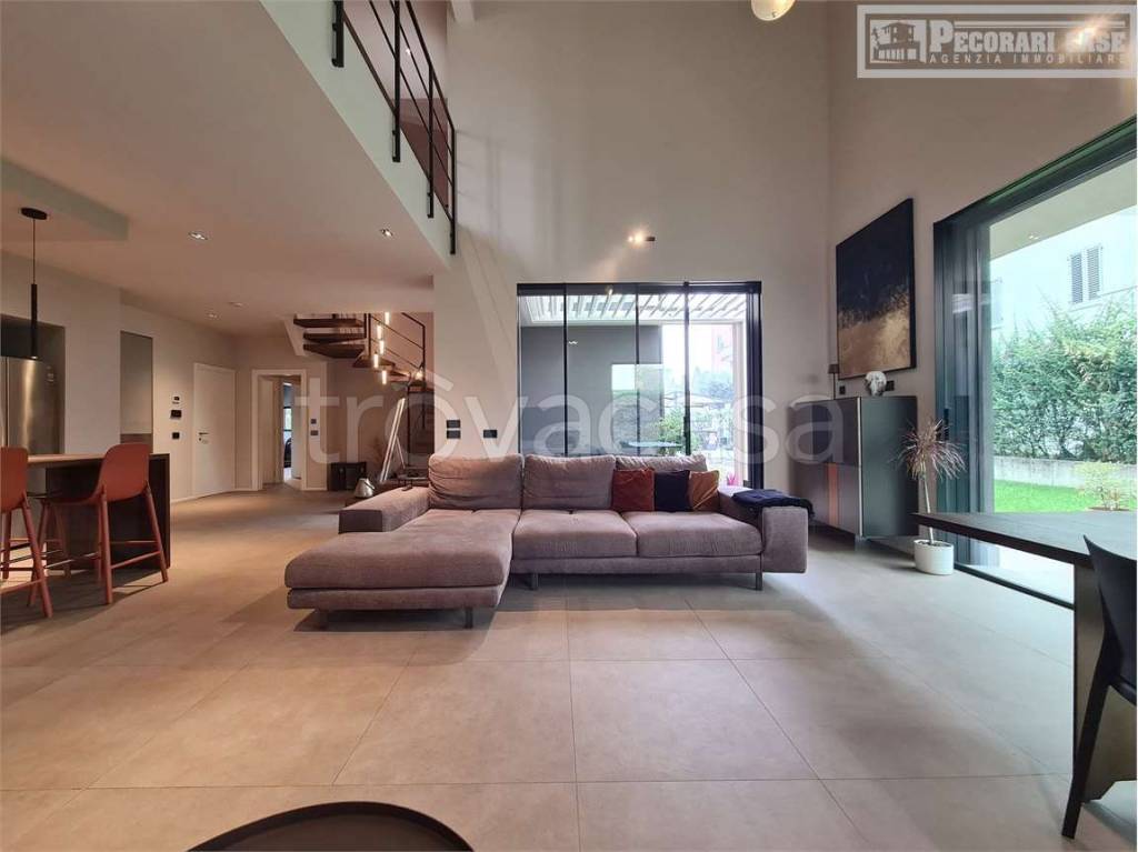 casa indipendente in vendita a Modena