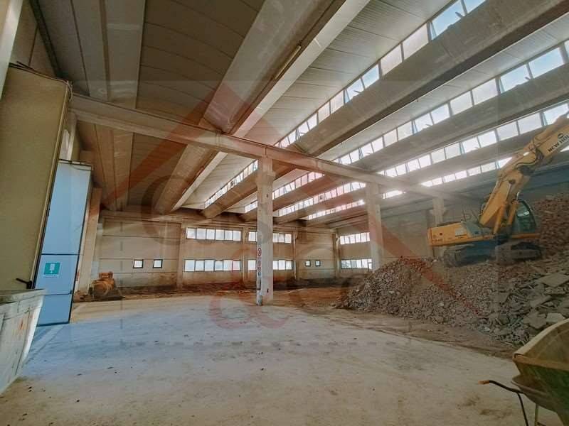 locale commerciale in vendita a Modena in zona Crocetta