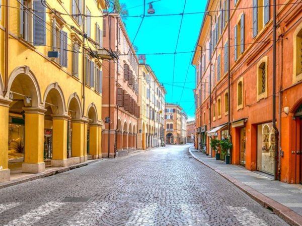 casa indipendente in vendita a Modena in zona Centro Storico