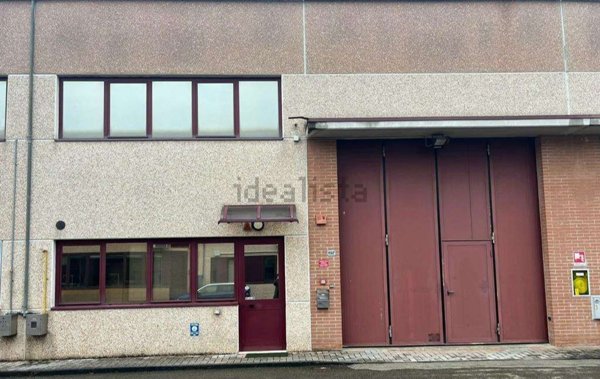 capannone in vendita a Modena in zona San Damaso