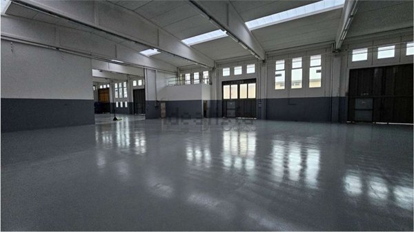 capannone in vendita a Modena