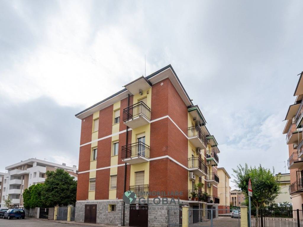 appartamento in vendita a Modena in zona Madonnina / Quattro Ville