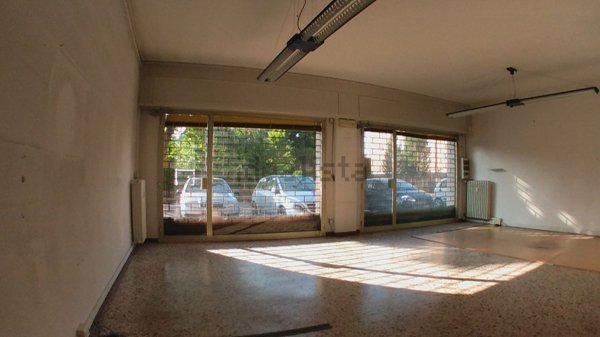 negozio in vendita a Modena in zona San Lazzaro / Modena Est