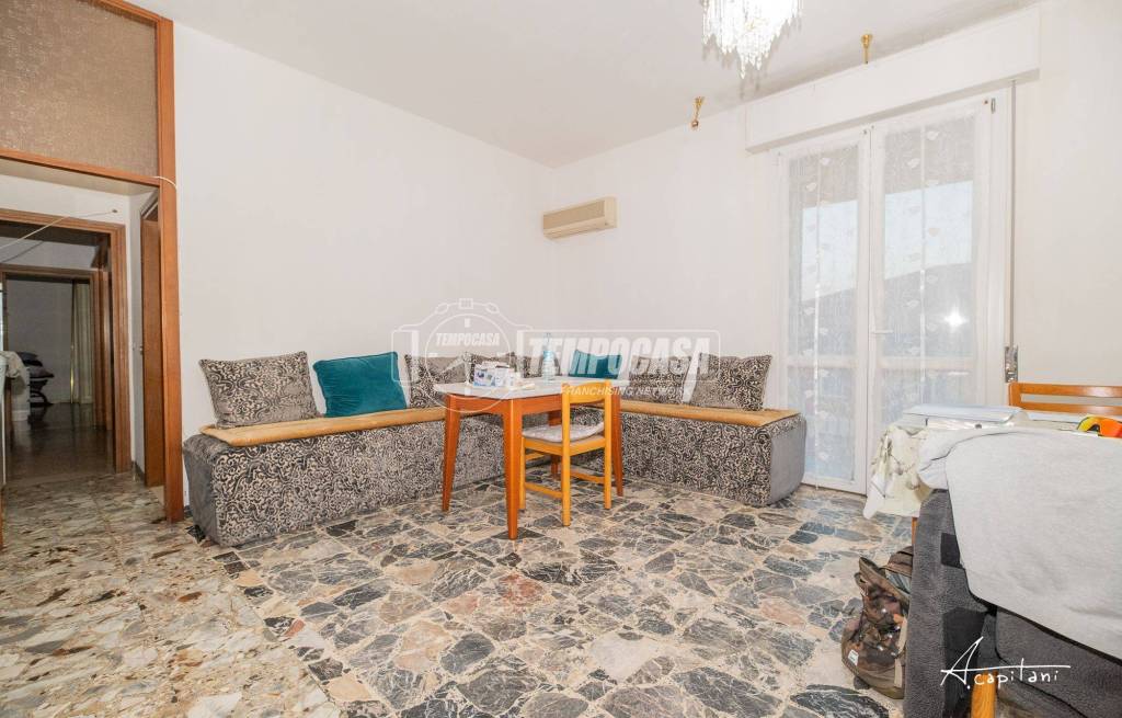 appartamento in vendita a Modena in zona Madonnina / Quattro Ville