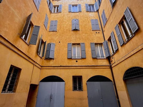 appartamento in vendita a Modena in zona Centro Storico