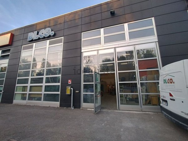 capannone in vendita a Modena in zona Crocetta