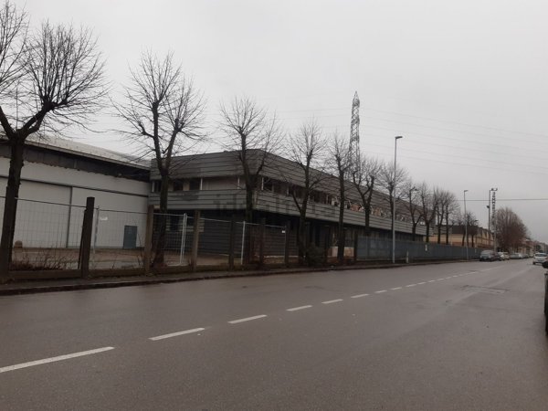 capannone in vendita a Modena