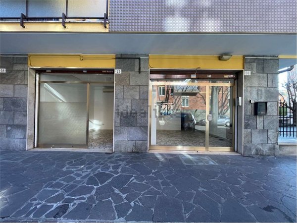 locale commerciale in vendita a Modena in zona San Lazzaro / Modena Est