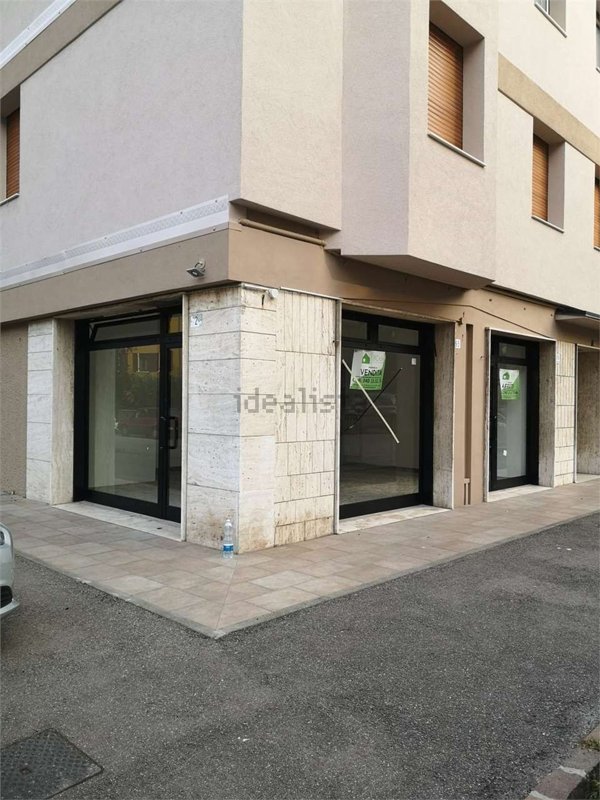 locale commerciale in vendita a Modena in zona Buon Pastore