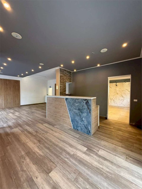 negozio in vendita a Modena in zona San Faustino